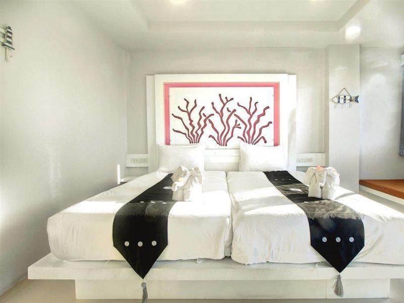 The Silk Hill Hotel Patong Bagian luar foto