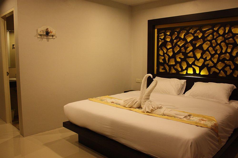 The Silk Hill Hotel Patong Bagian luar foto