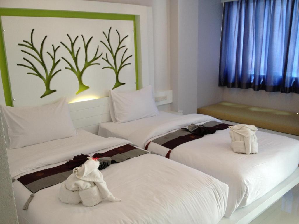 The Silk Hill Hotel Patong Bagian luar foto