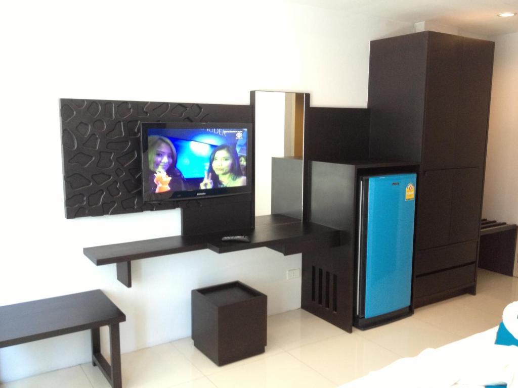 The Silk Hill Hotel Patong Bagian luar foto