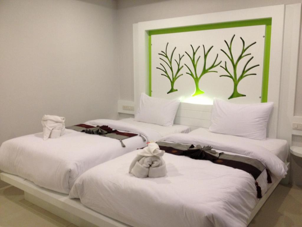 The Silk Hill Hotel Patong Bagian luar foto