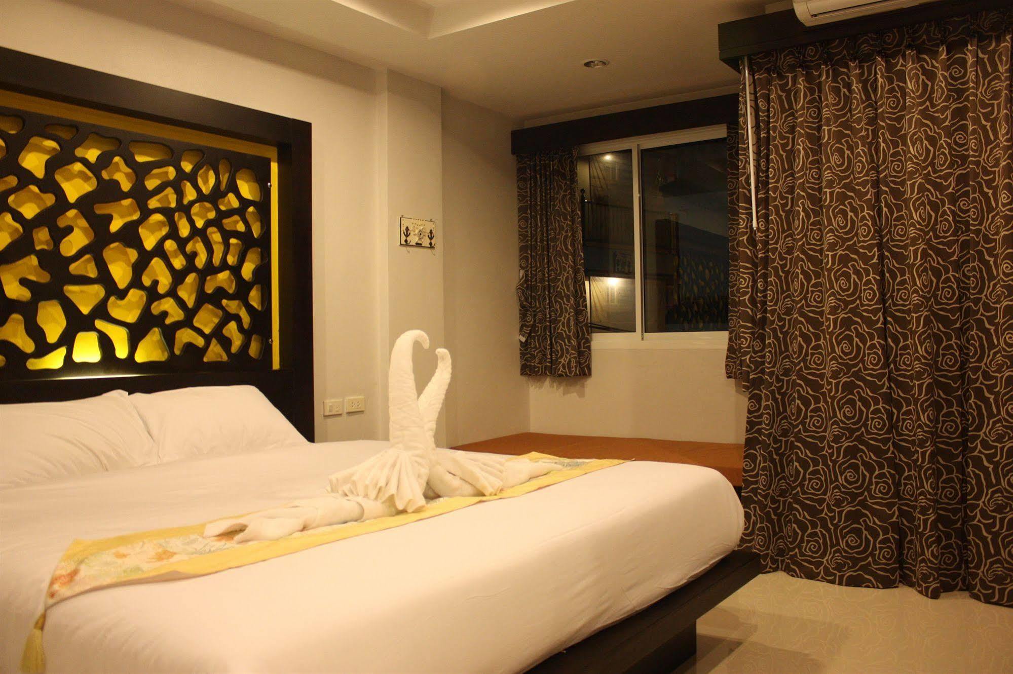 The Silk Hill Hotel Patong Bagian luar foto